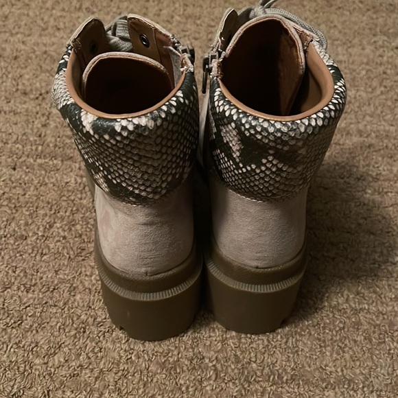 Universal Thread tan boots. Size 8 1/2. New! - Picture 6 of 10